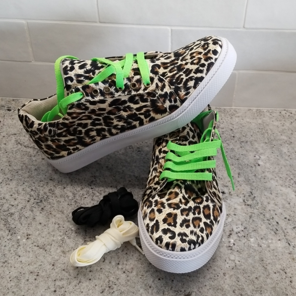 Leopard tie flats
